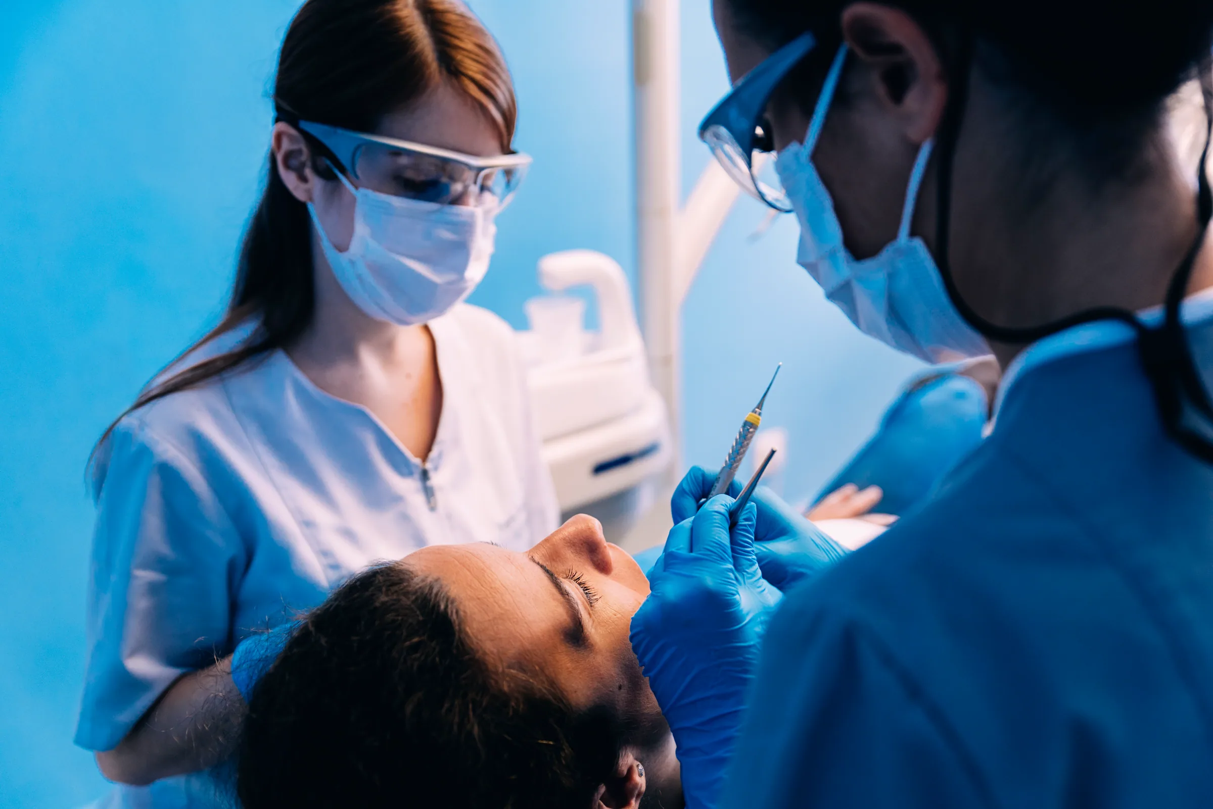 Greffe osseuse avant implant : pourquoi, comment